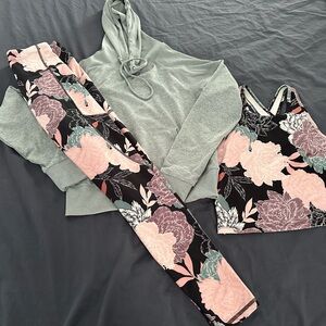Jessica Simpson 3 piece athletic outfit. Floral. Real, pink purple. Size S